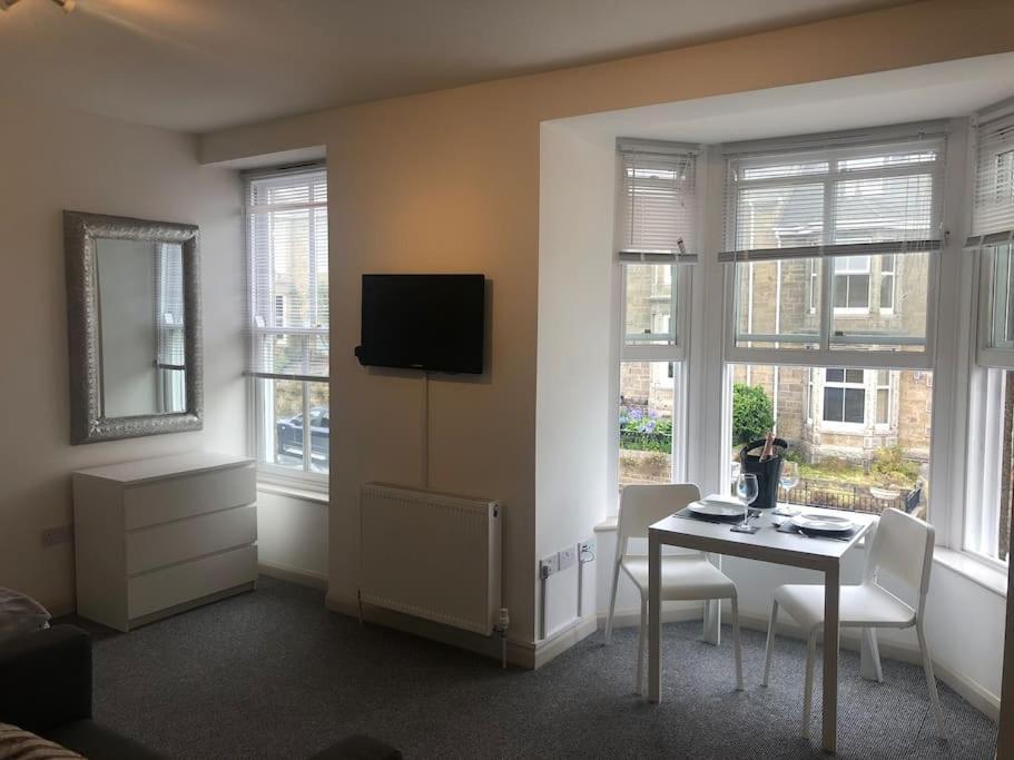 Newly Renovated Modern Studio Apartment Penzance Ngoại thất bức ảnh