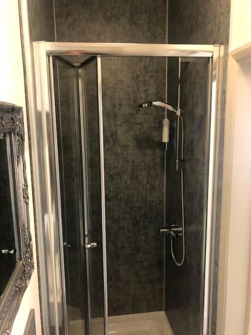 Newly Renovated Modern Studio Apartment Penzance Ngoại thất bức ảnh