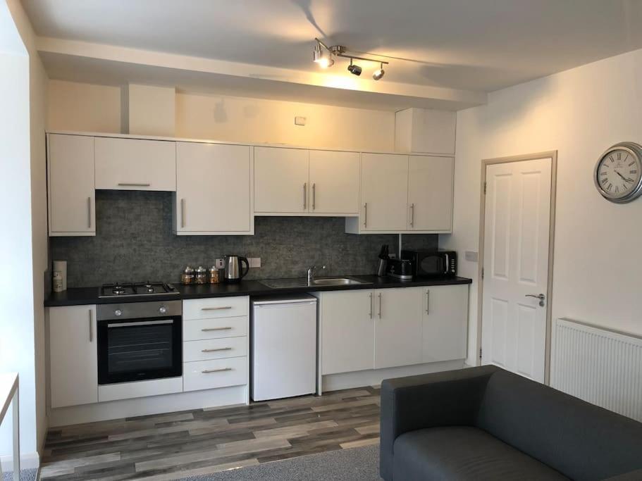 Newly Renovated Modern Studio Apartment Penzance Ngoại thất bức ảnh