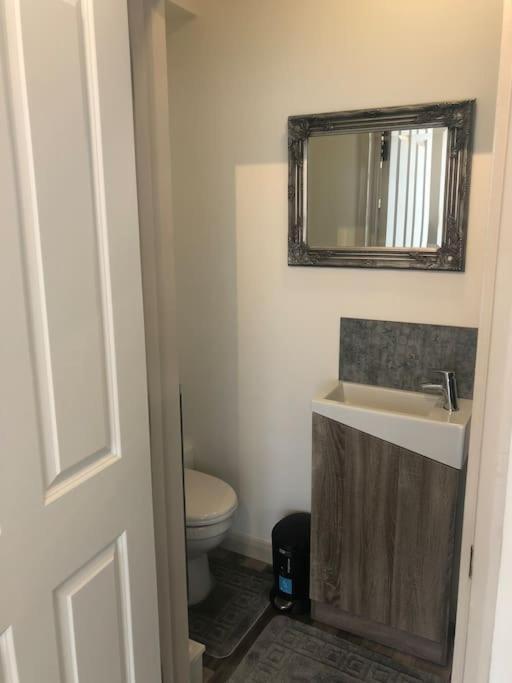 Newly Renovated Modern Studio Apartment Penzance Ngoại thất bức ảnh