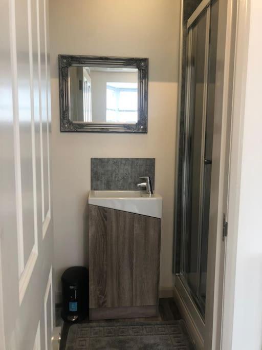 Newly Renovated Modern Studio Apartment Penzance Ngoại thất bức ảnh